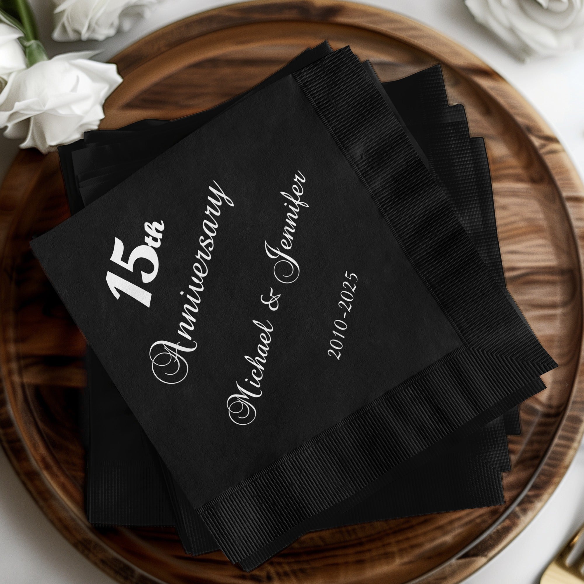 Black napkins with "15th Anniversary Michael & Jennifer 2010-2025" text.